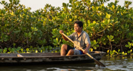 Near Hanoi, Visitors Paddle Through A ‘Mini Mekong Delta’ - Báo VietNamNet